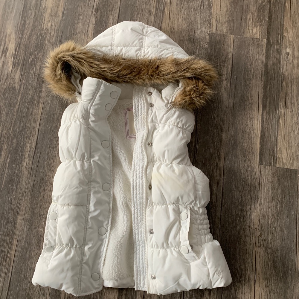 77 kids by American Eagle White Puffer Vest